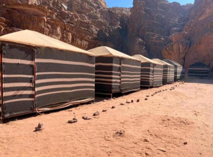 Saleem With Jeep Tour Apartment Wadi Rum Luaran gambar